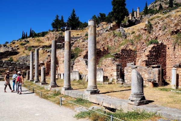 Stoa on the Sacred Road