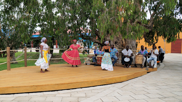 Welcoming Dancers