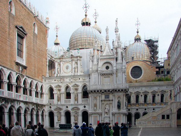 Courtyard of Doge's Palace